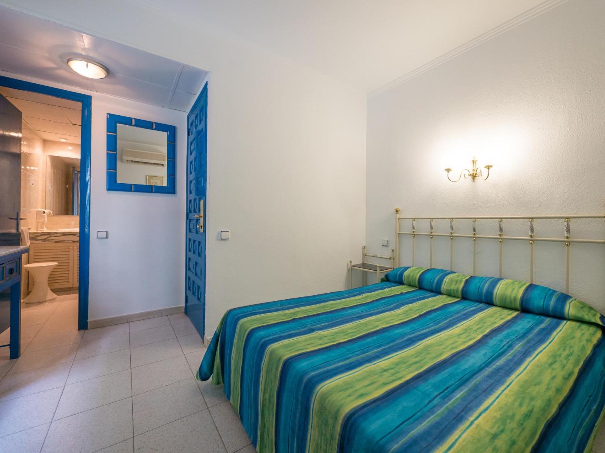 Checkin Garbi Hotel Calella Room photo